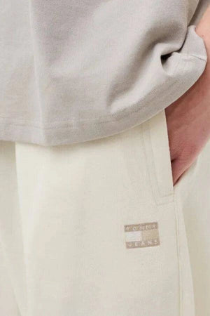 Tommy Jeans DM0DM13329 YBH Ancient White Sweatpants