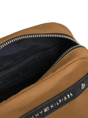 Мъжка чанта Tommy Hilfiger XM0XM03081 – Пустинно каки